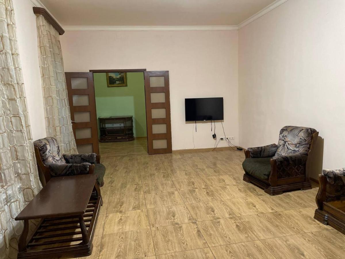 House 56 Yerevan Exterior foto