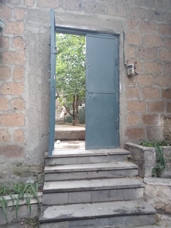 House 56 Yerevan Exterior foto