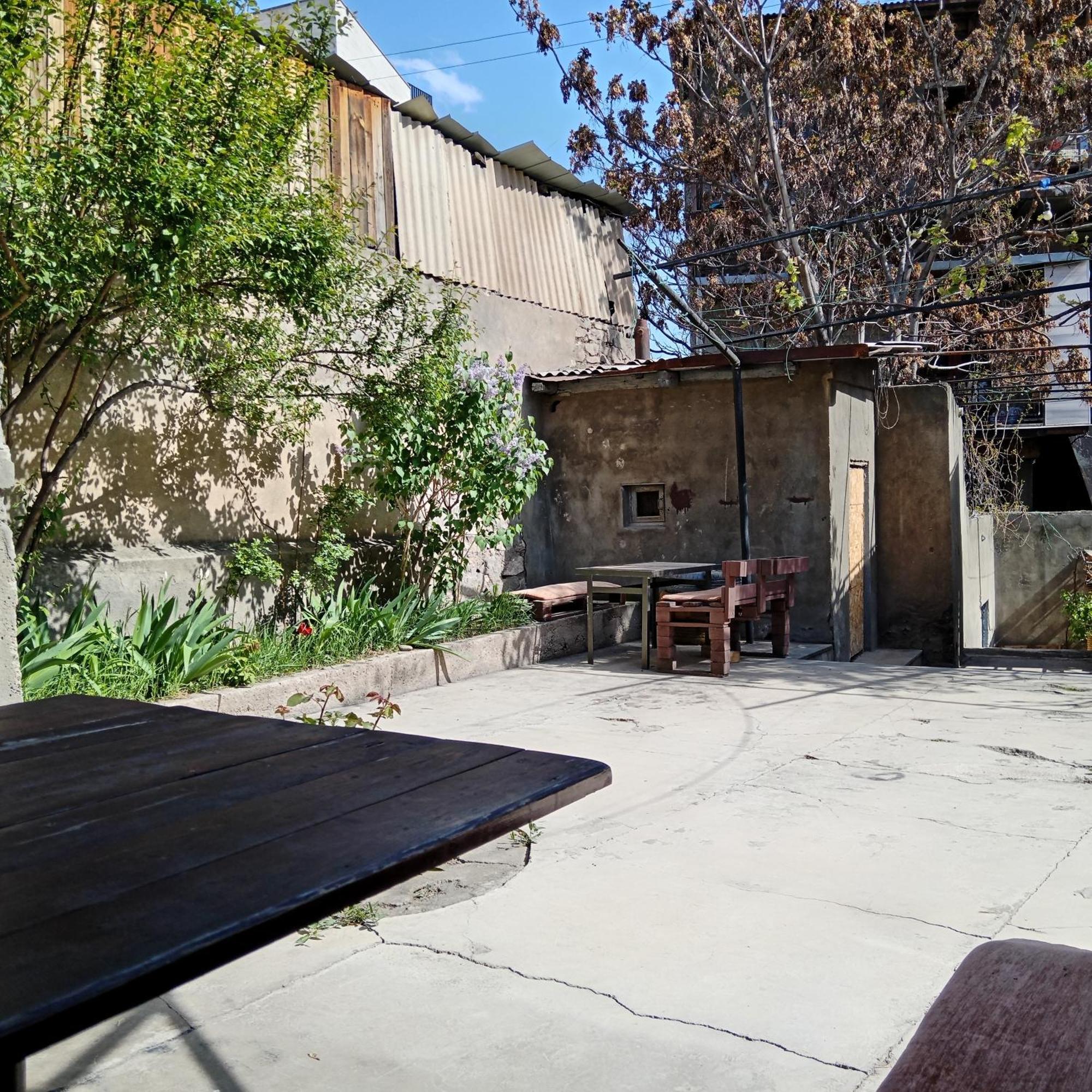 House 56 Yerevan Exterior foto